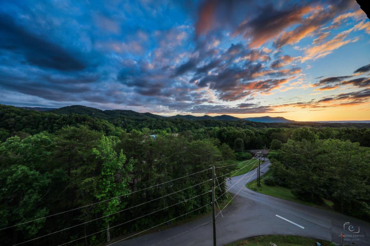 Smoky Mtn Escape Whispering Pines 351 Apartment Pigeon Forge Exterior photo