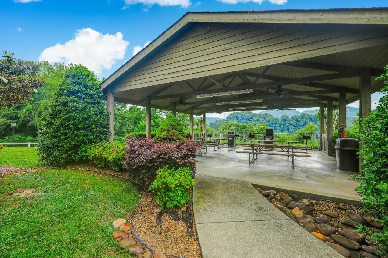 Smoky Mtn Escape Whispering Pines 351 Apartment Pigeon Forge Exterior photo